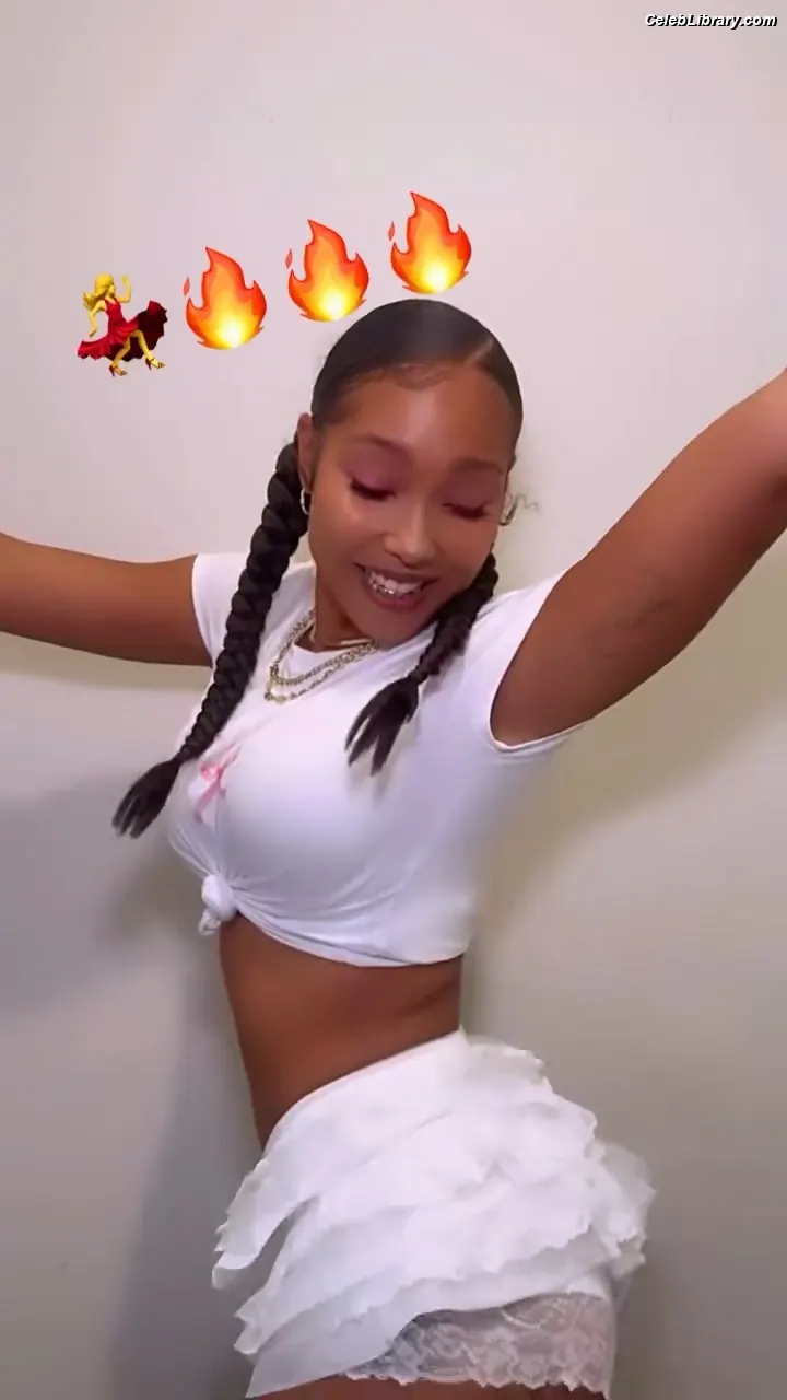 Parker McKenna Posey photo 12 of 797