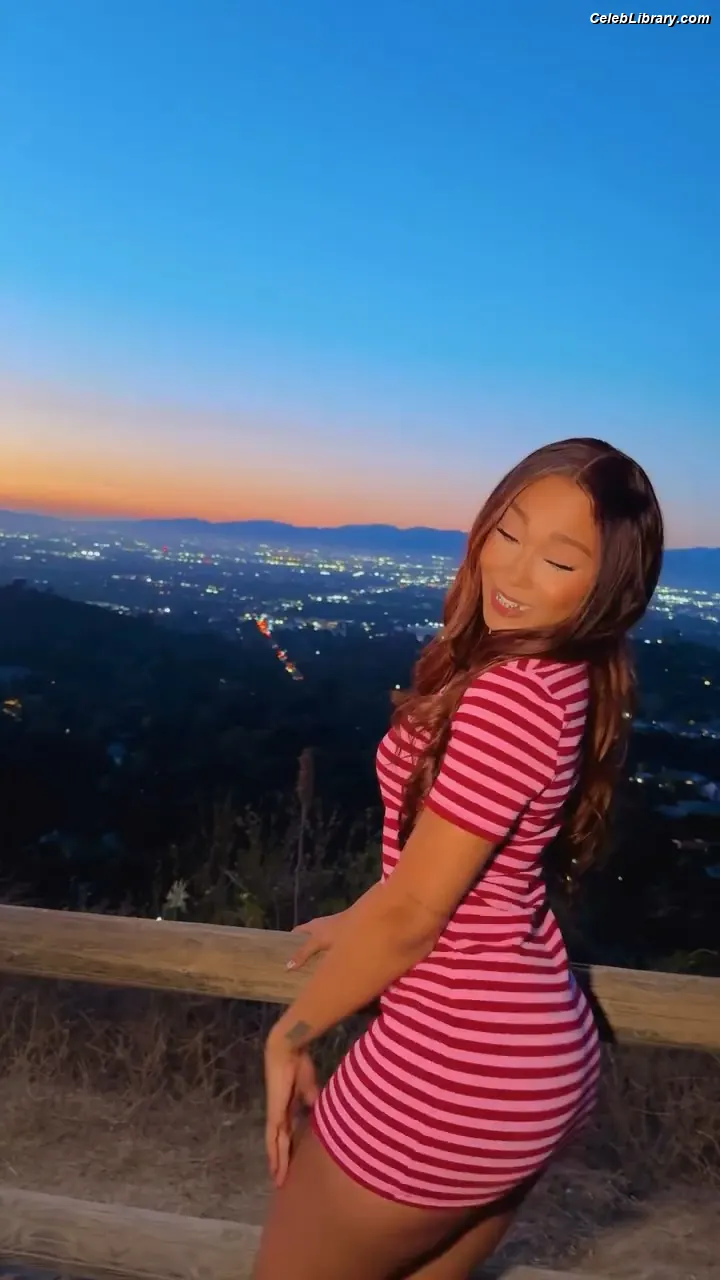 Parker McKenna Posey photo 1 of 797