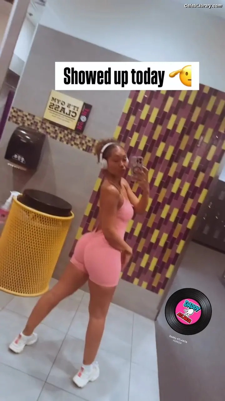 Parker McKenna Posey photo 16 of 797