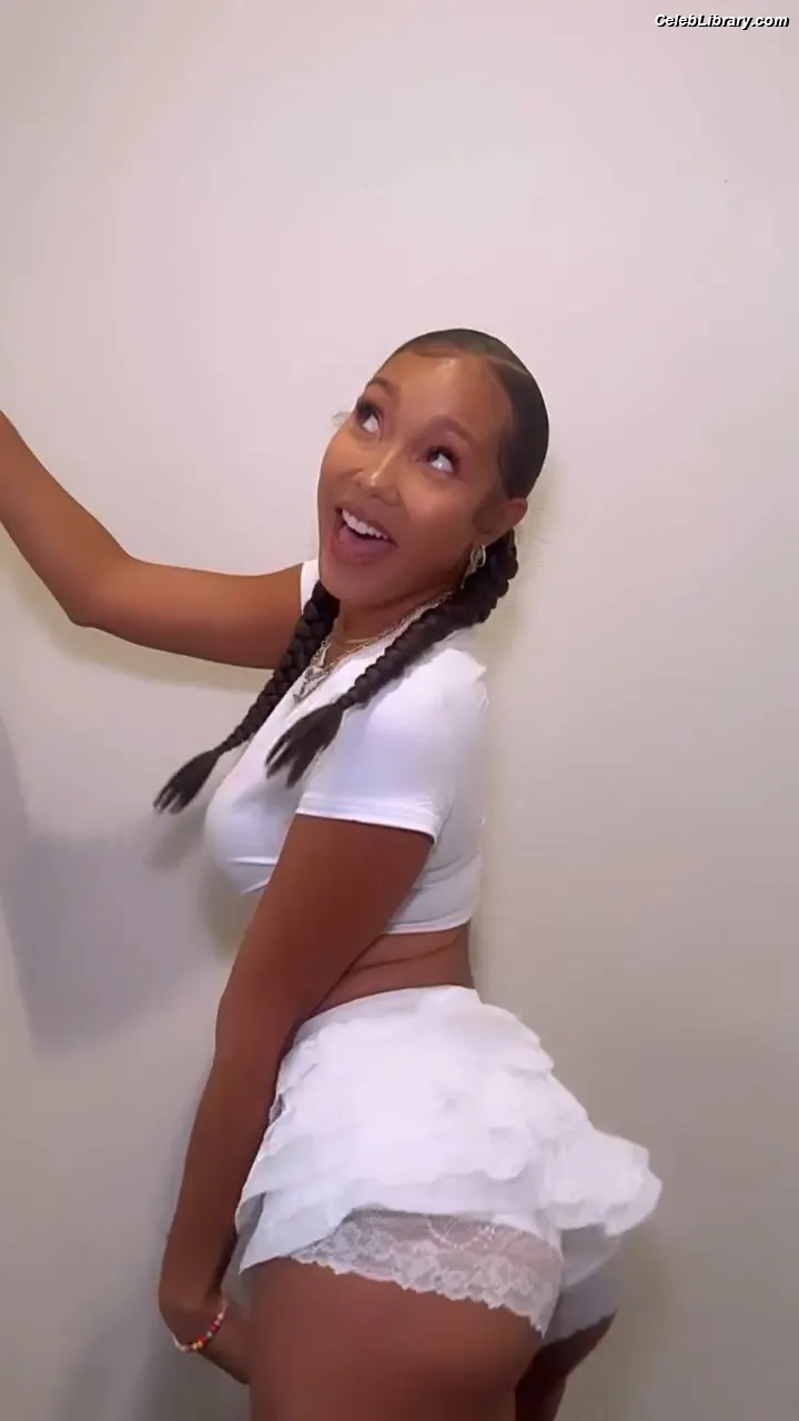 Parker McKenna Posey photo 20 of 797