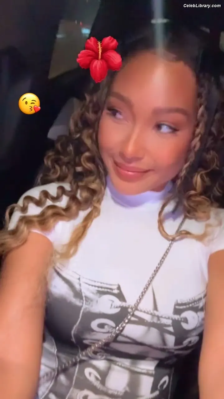 Parker McKenna Posey photo 22 of 797