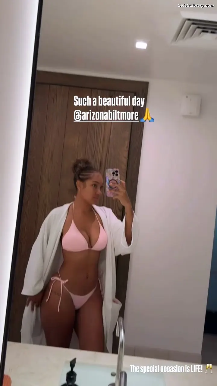 Parker McKenna Posey photo 23 of 797
