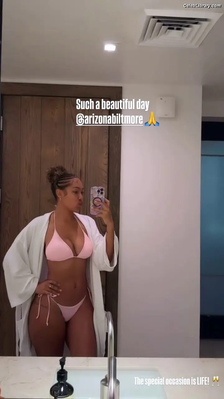 Parker McKenna Posey photo 4 of 797