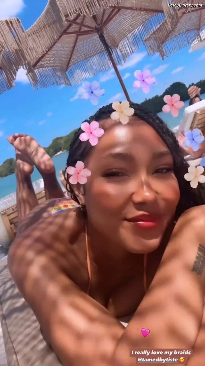 Parker McKenna Posey photo 22 of 797