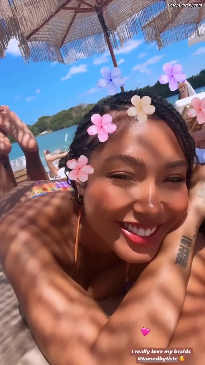 Parker McKenna Posey photo 11 of 797