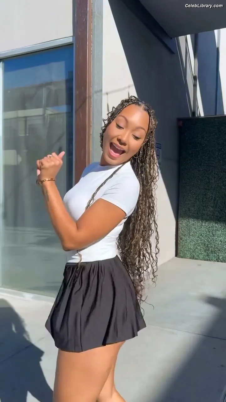 Parker McKenna Posey photo 10 of 797