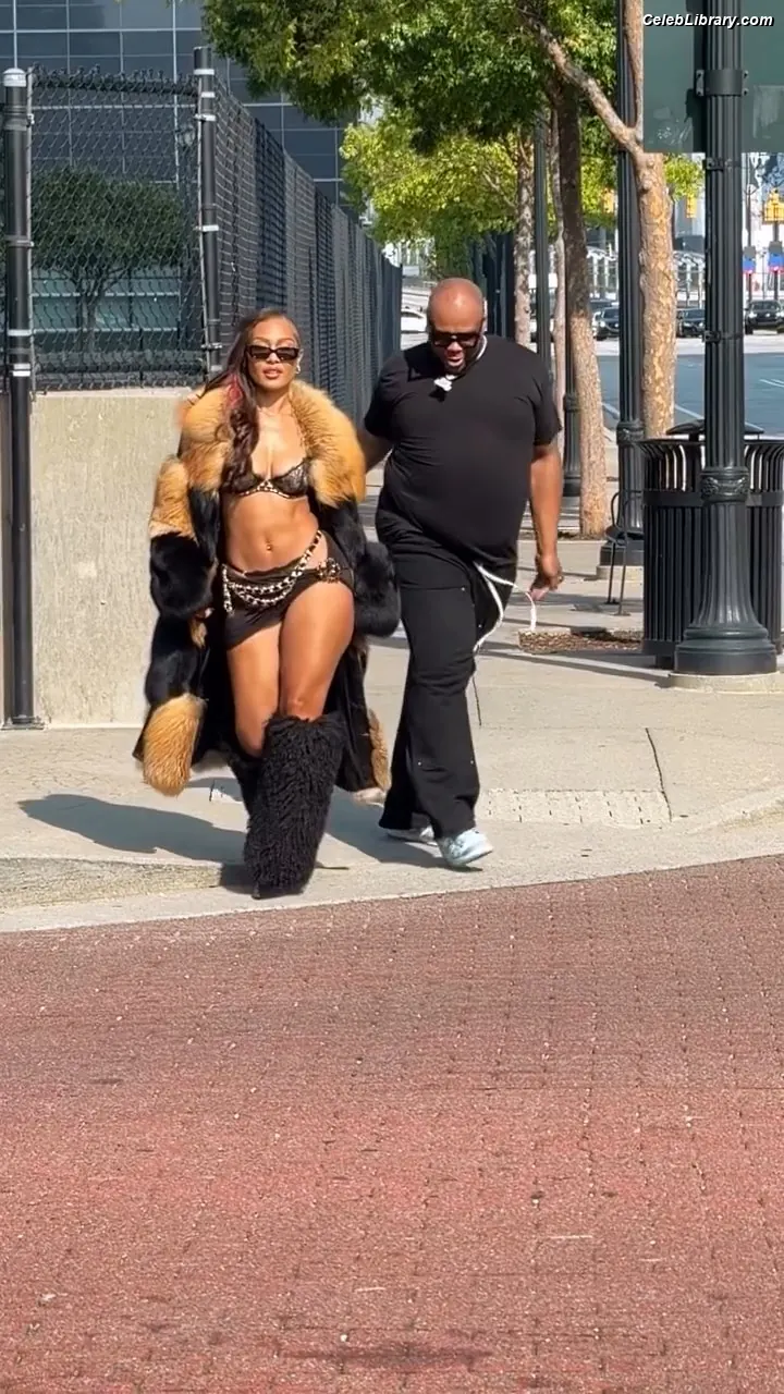 Parker McKenna Posey photo 3 of 797