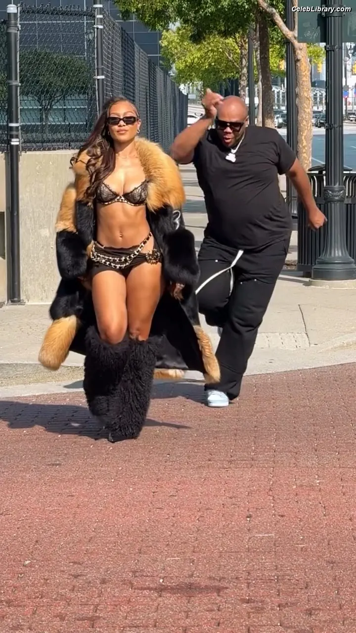 Parker McKenna Posey photo 7 of 797