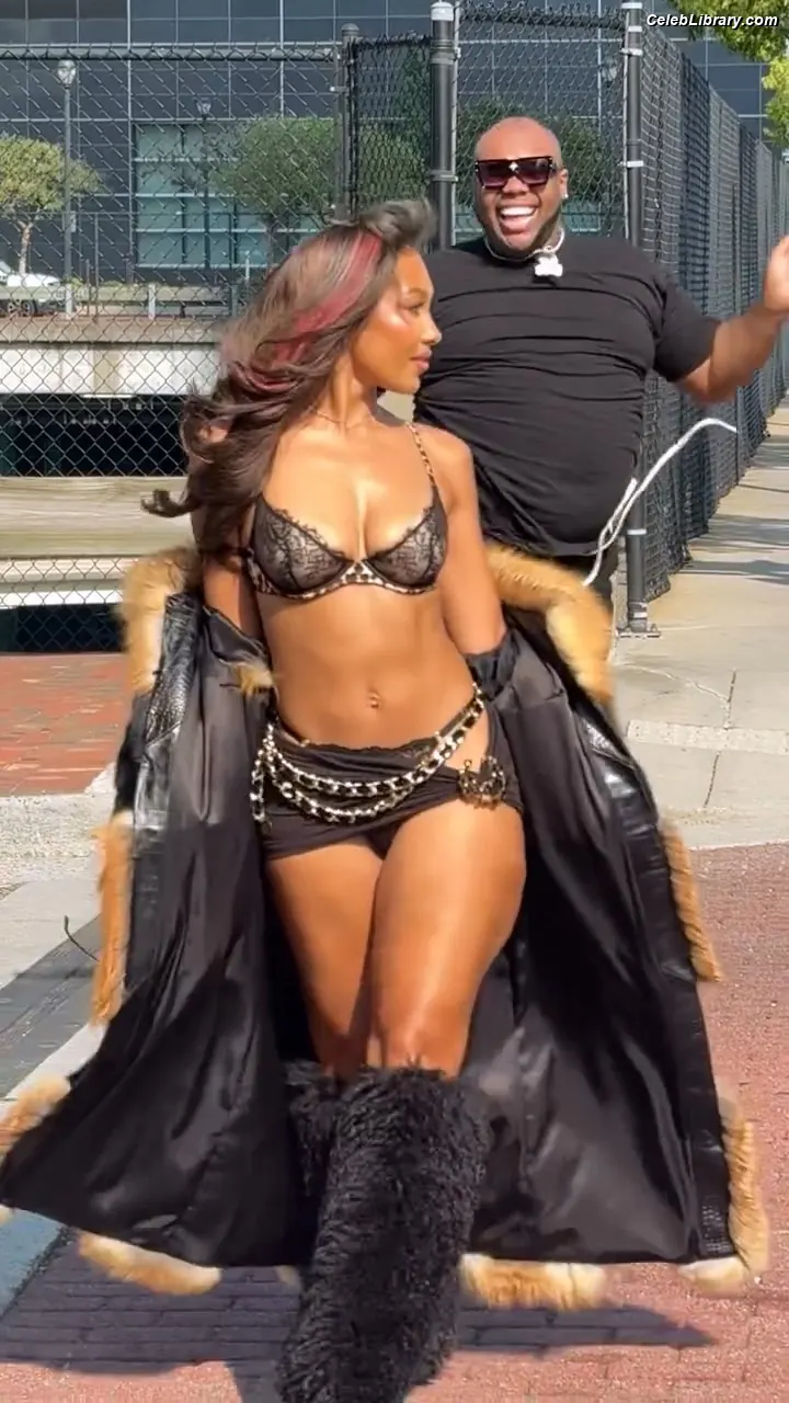 Parker McKenna Posey photo 16 of 797