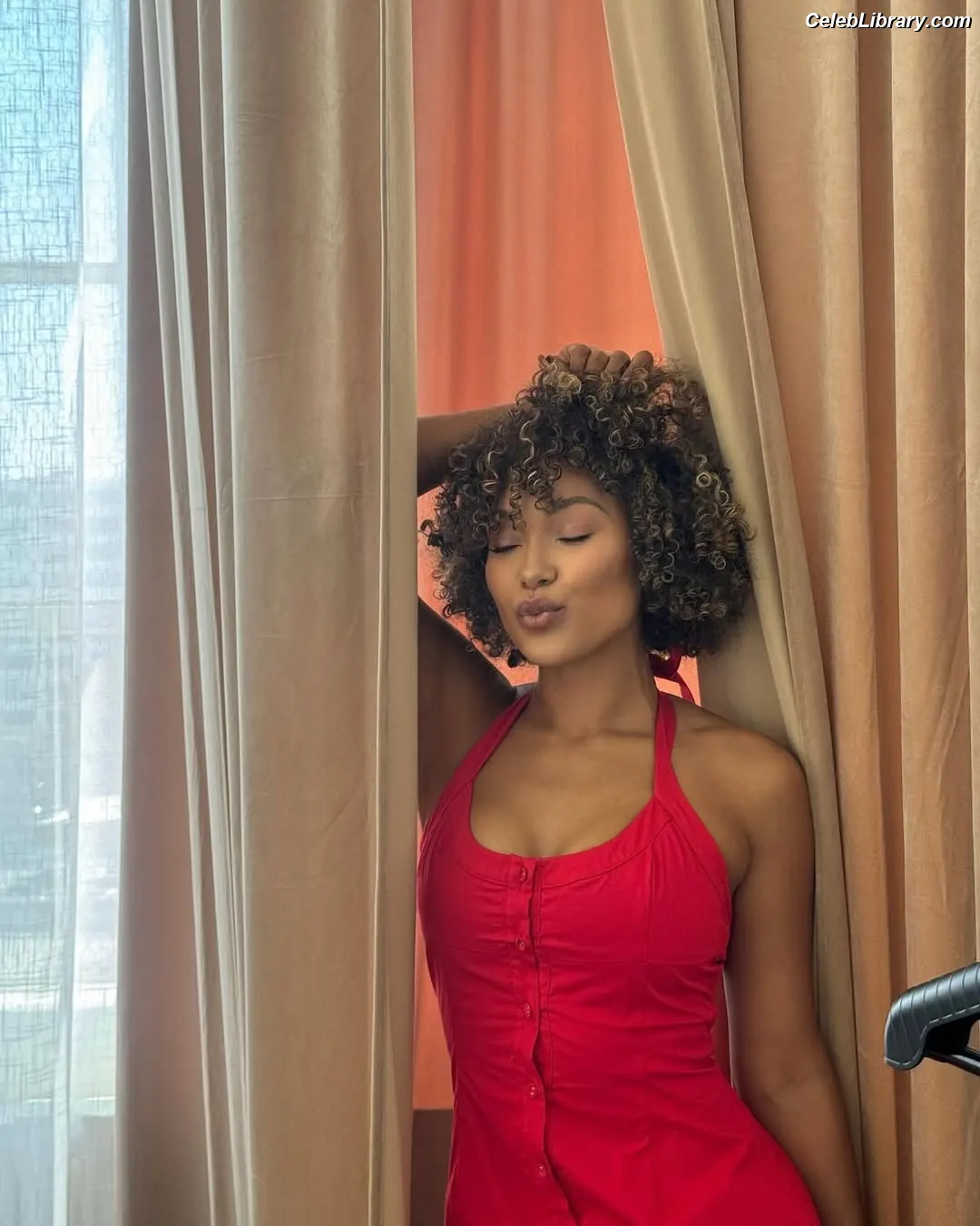 Parker McKenna Posey photo 10 of 797