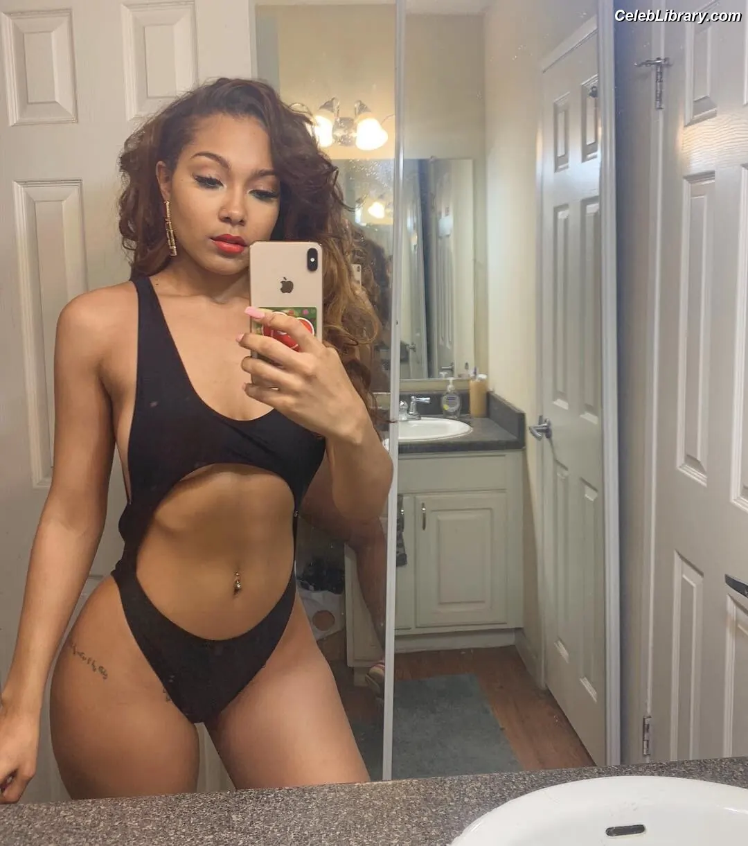 Parker McKenna Posey photo 19 of 797