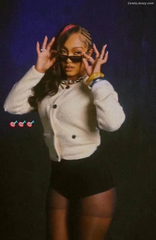 Parker McKenna Posey photo 5 of 797