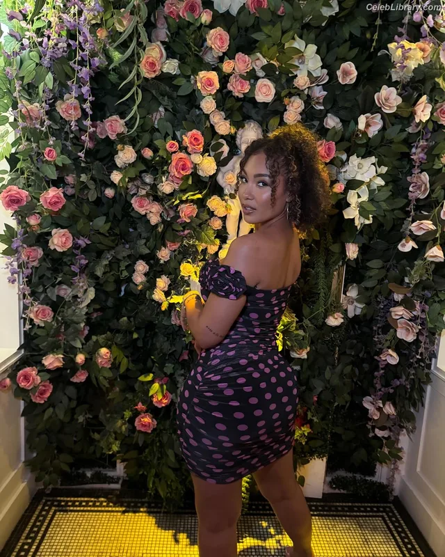 Parker McKenna Posey photo 19 of 797