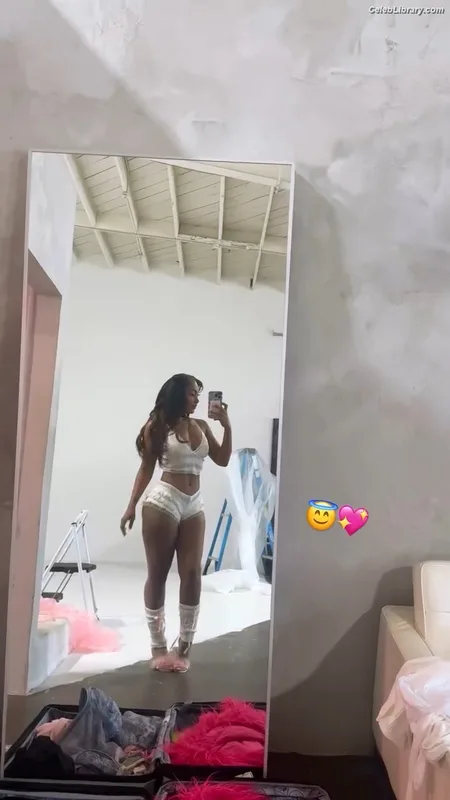 Parker McKenna Posey photo 6 of 797