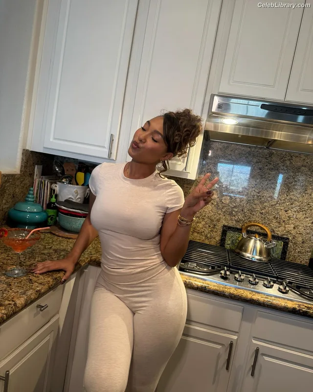 Parker McKenna Posey photo 6 of 797