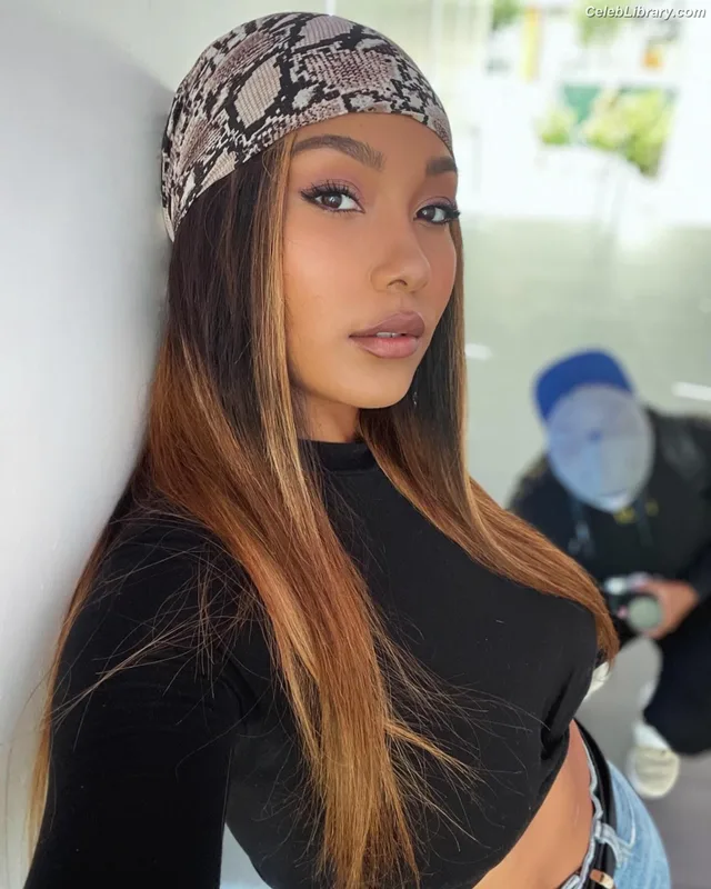 Parker McKenna Posey photo 18 of 797
