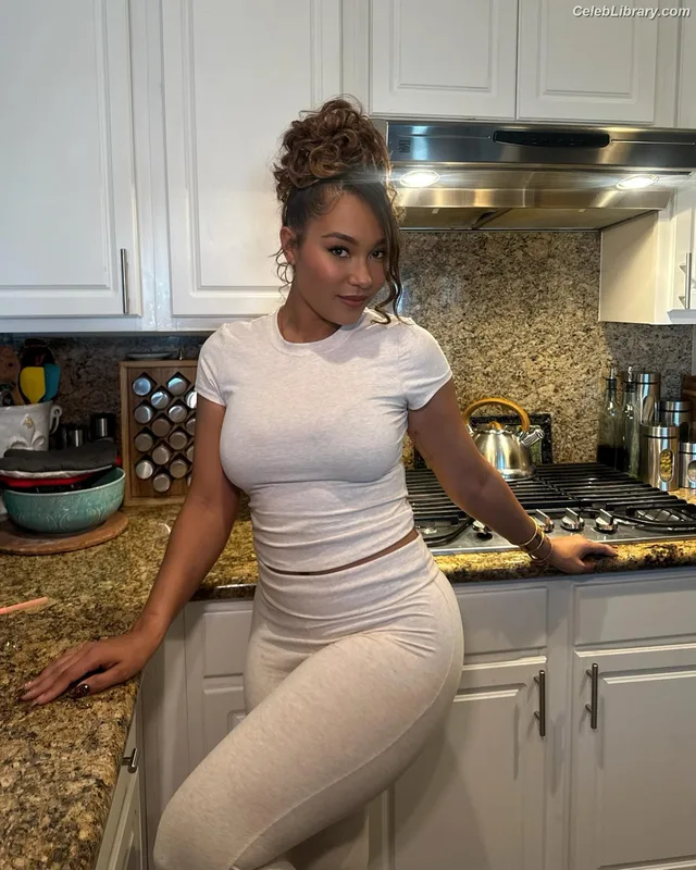 Parker McKenna Posey photo 10 of 797