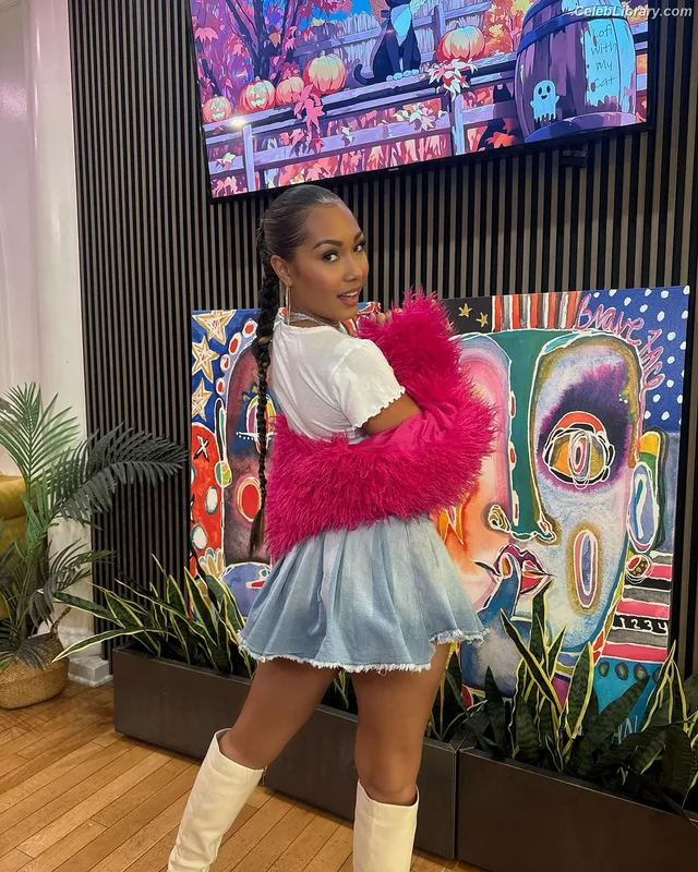 Parker McKenna Posey photo 20 of 797