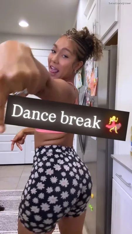 Parker McKenna Posey photo 14 of 797
