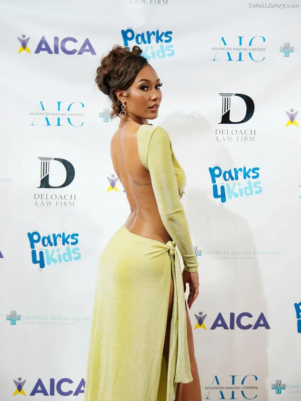 Parker McKenna Posey photo 12 of 797