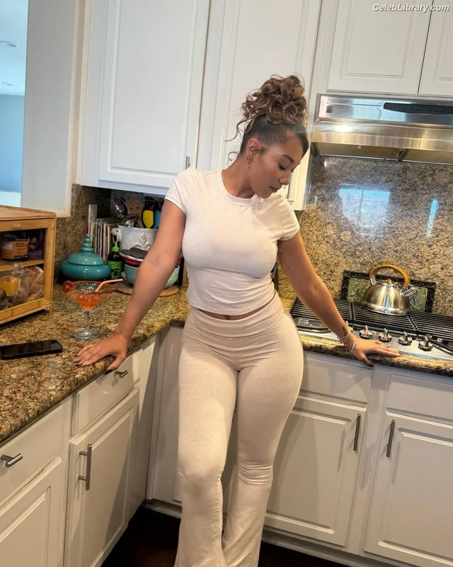 Parker McKenna Posey photo 19 of 797