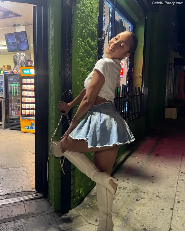 Parker McKenna Posey photo 1 of 797
