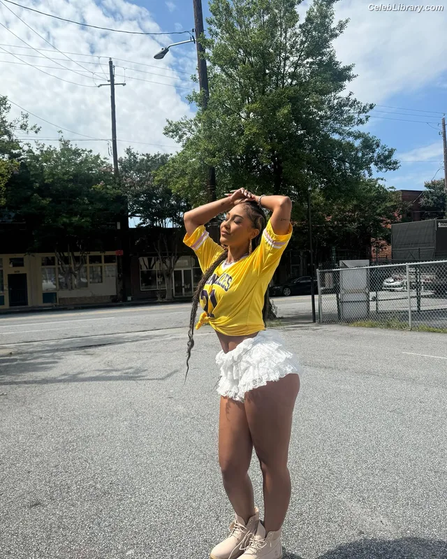 Parker McKenna Posey photo 4 of 797