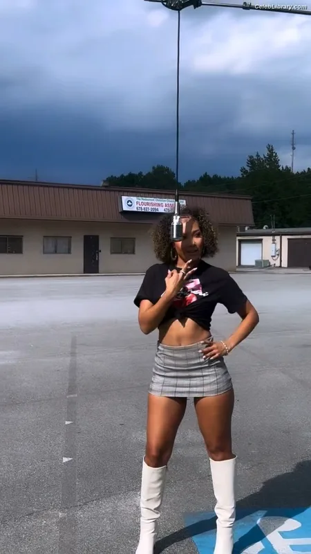 Parker McKenna Posey photo 15 of 797