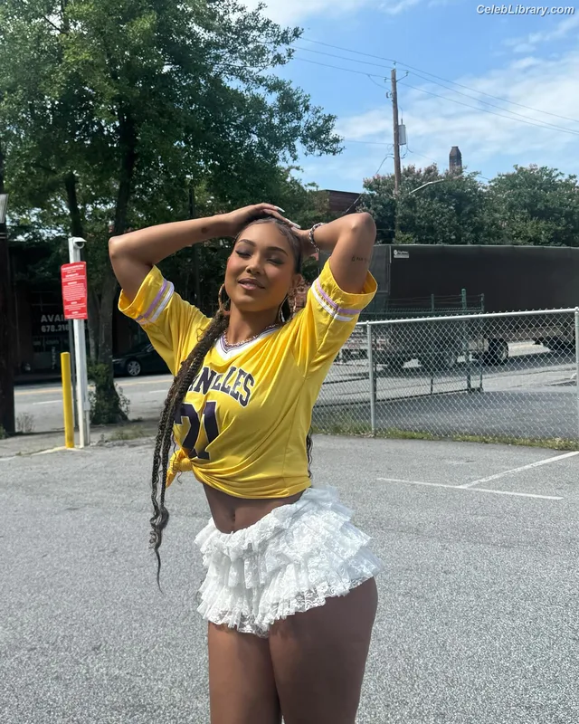 Parker McKenna Posey photo 16 of 797