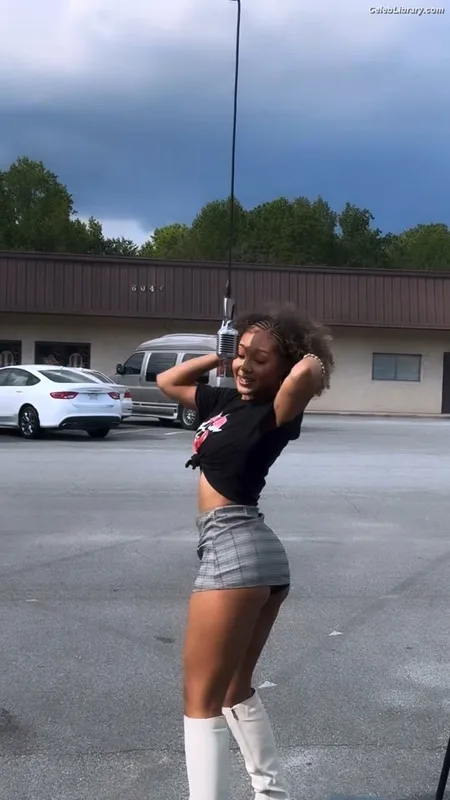 Parker McKenna Posey photo 10 of 797