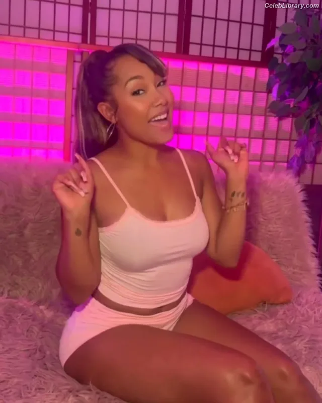 Parker McKenna Posey photo 4 of 797