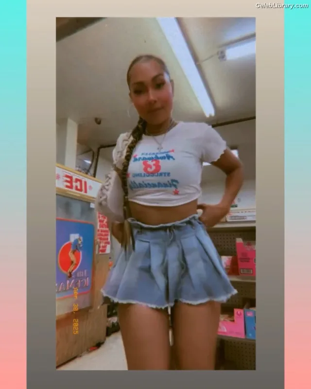 Parker McKenna Posey photo 5 of 797