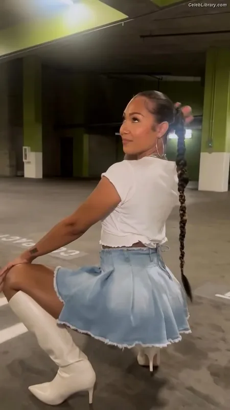 Parker McKenna Posey photo 23 of 797