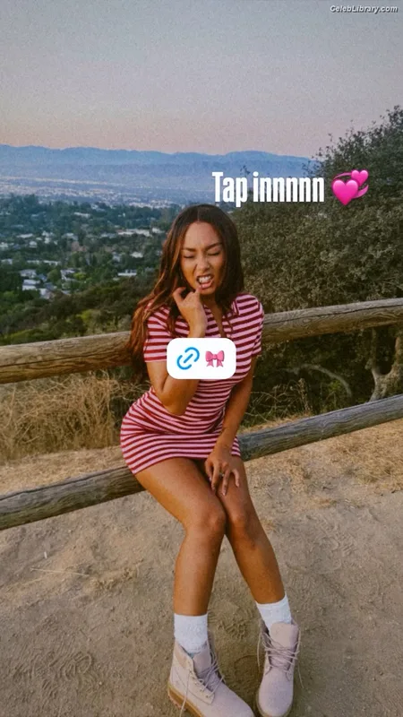Parker McKenna Posey photo 3 of 797