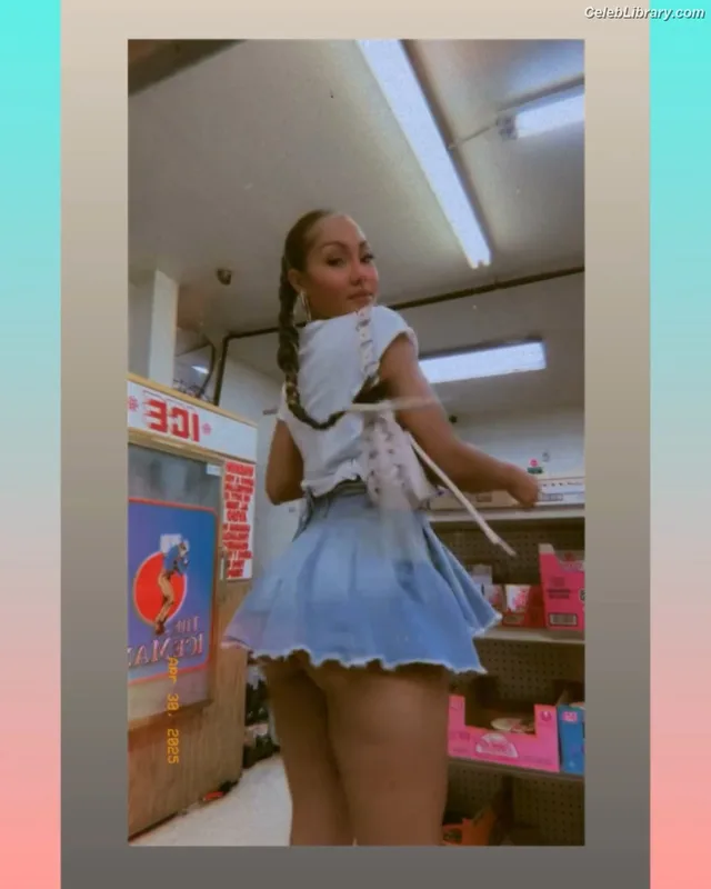 Parker McKenna Posey photo 6 of 797