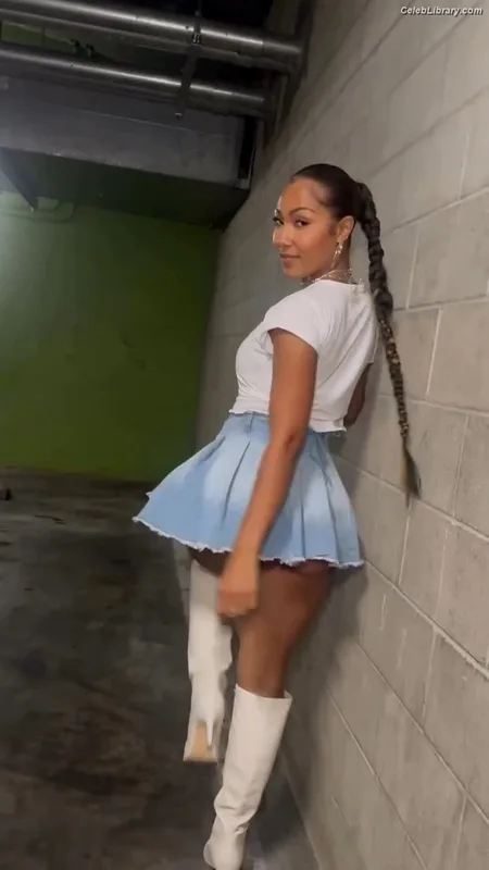 Parker McKenna Posey photo 23 of 797