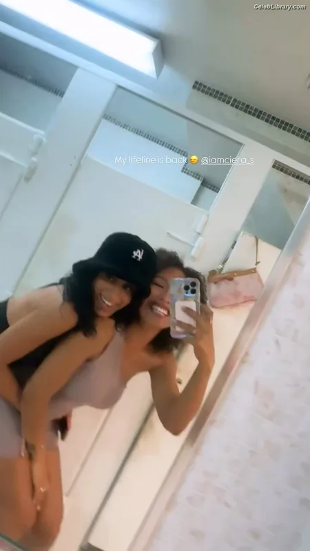 Parker McKenna Posey photo 8 of 797