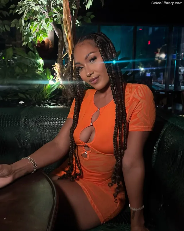 Parker McKenna Posey photo 10 of 797