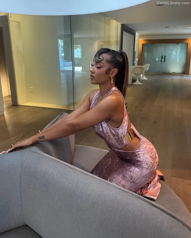Parker McKenna Posey photo 18 of 797