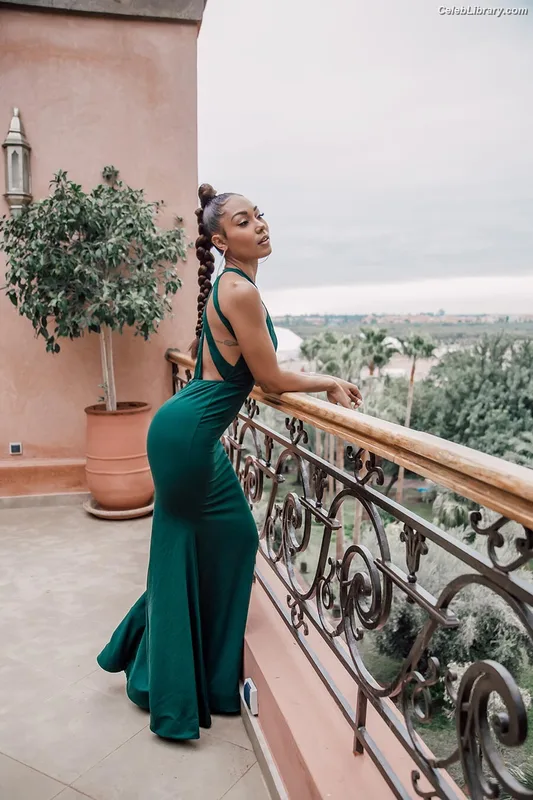 Parker McKenna Posey photo 6 of 797