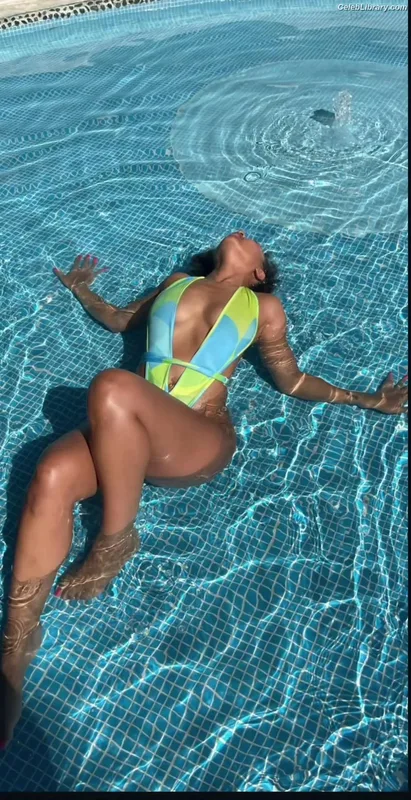 Parker McKenna Posey photo 15 of 797