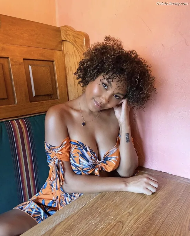 Parker McKenna Posey photo 23 of 797