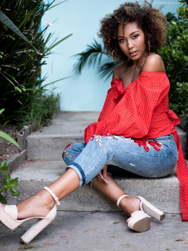 Parker McKenna Posey photo 7 of 797