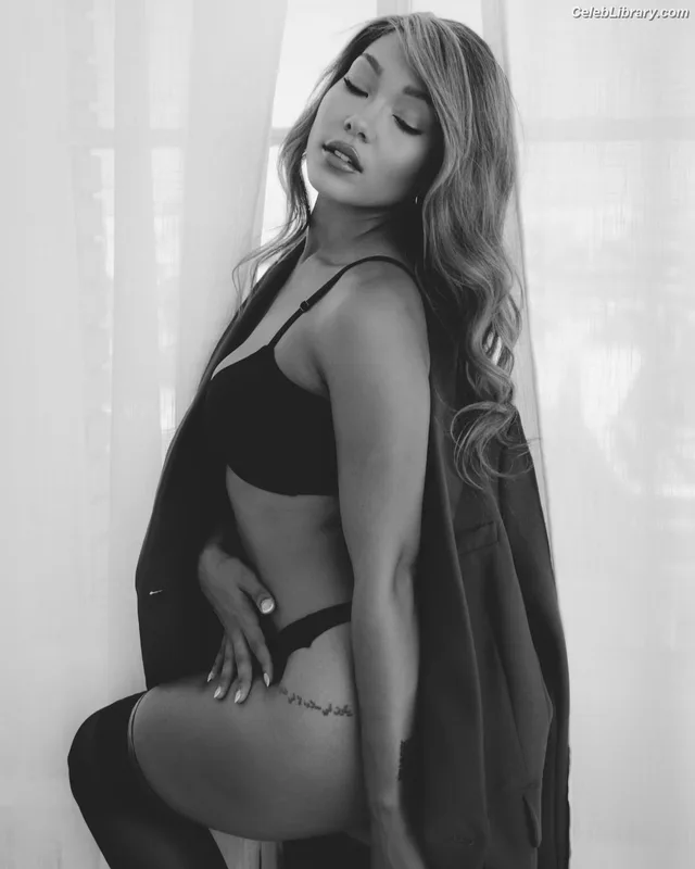 Parker McKenna Posey photo 10 of 797