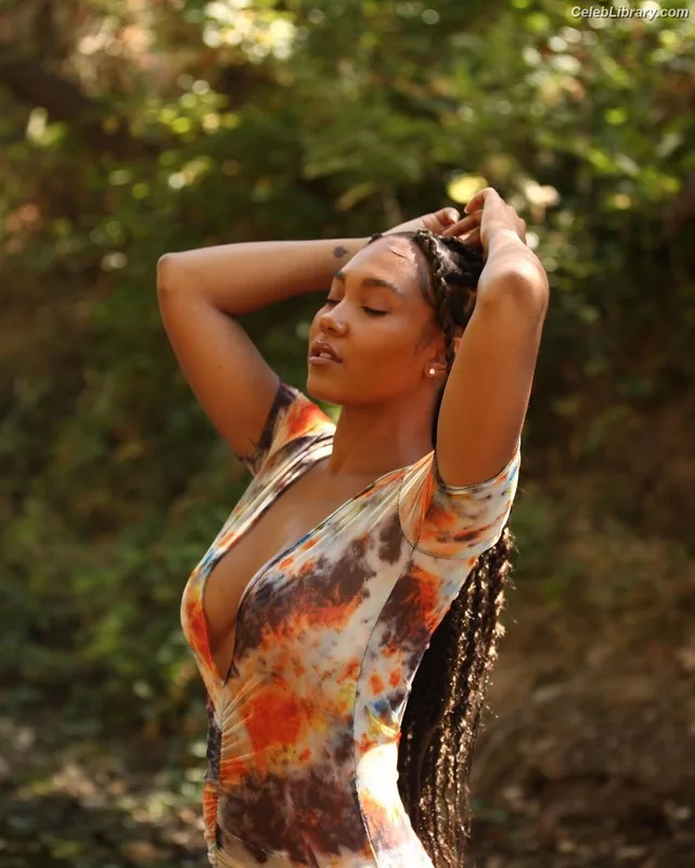 Parker McKenna Posey photo 15 of 797