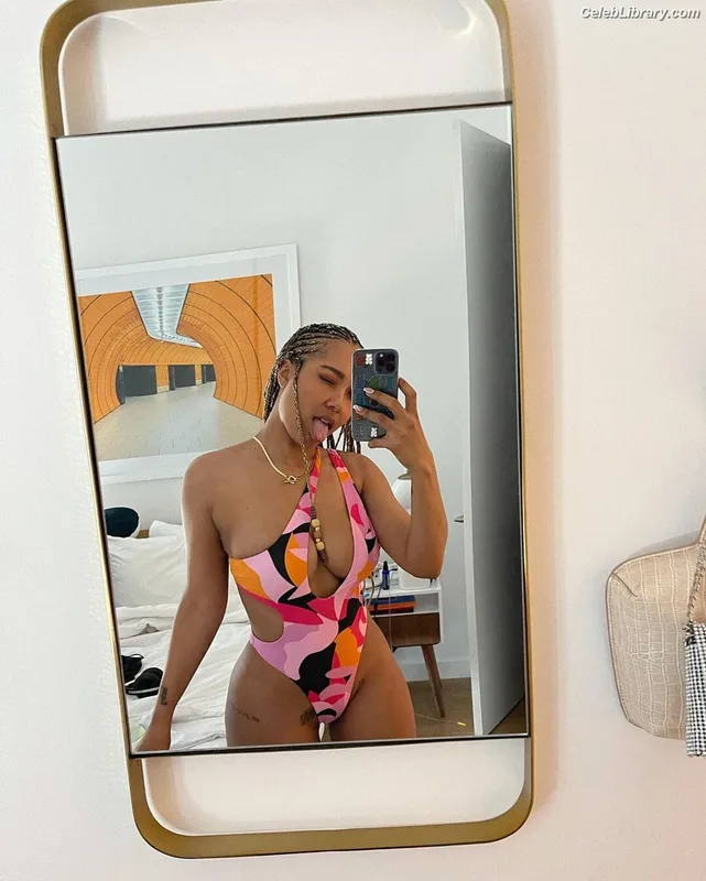 Parker McKenna Posey photo 22 of 797