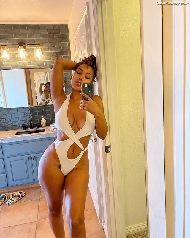 Parker McKenna Posey photo 22 of 797