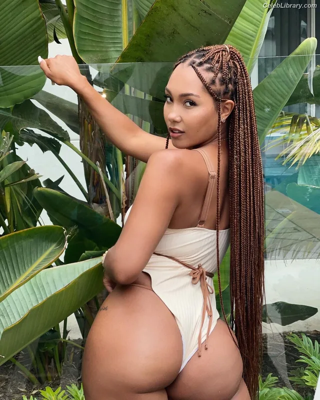 Parker McKenna Posey photo 6 of 797