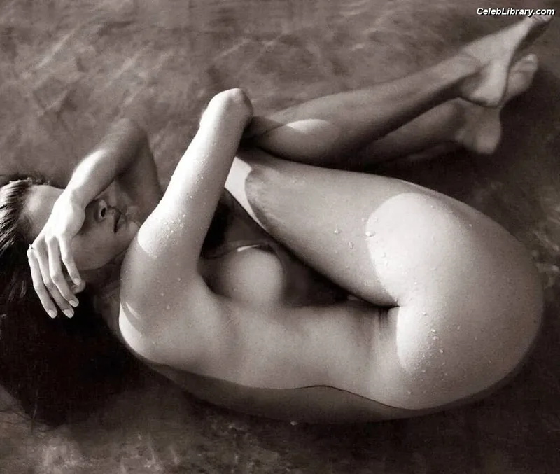 Patricia Velasquez photo 2 of 54