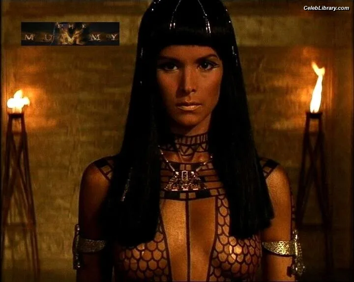 Patricia Velasquez photo 7 of 54